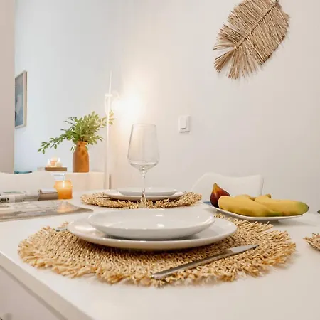 Modern Loft Near Roig Arena Apartment *