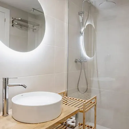 Apartment Modern Loft Near Roig Arena