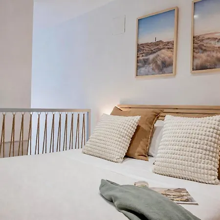 Modern Loft Near Roig Arena Daire *