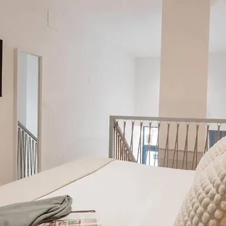 Modern Loft Near Roig Arena Apartment *
