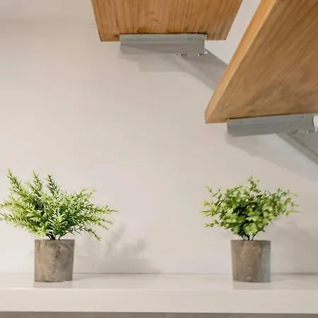 Modern Loft Near Roig Arena Daire *